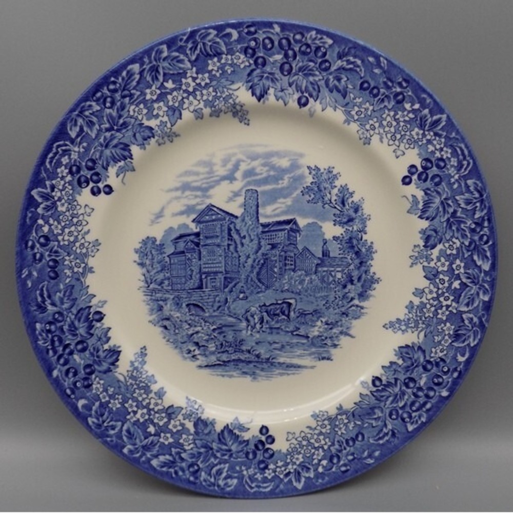 Moreton Old Hall Wedgwood Queen's Ware Dinner Plate Blue White Romantic England